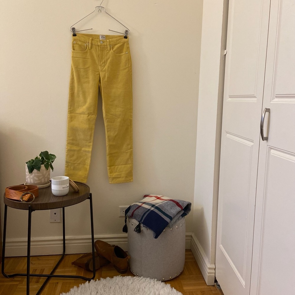 J.CREW Vintage slim-straight corduroy pant in Yellow Haze. Size 25”.